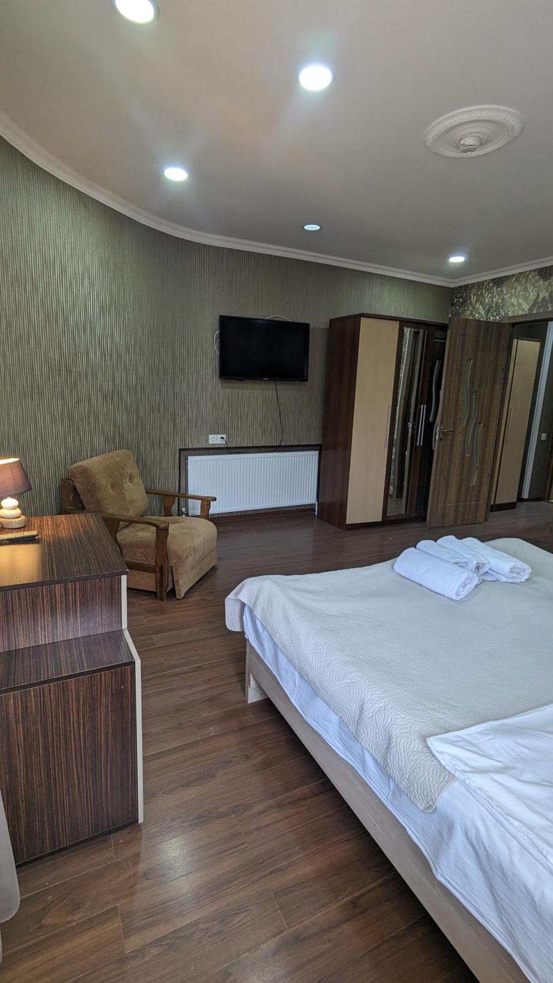 Dkd-Bridge Hotel Tbilisi Exterior foto
