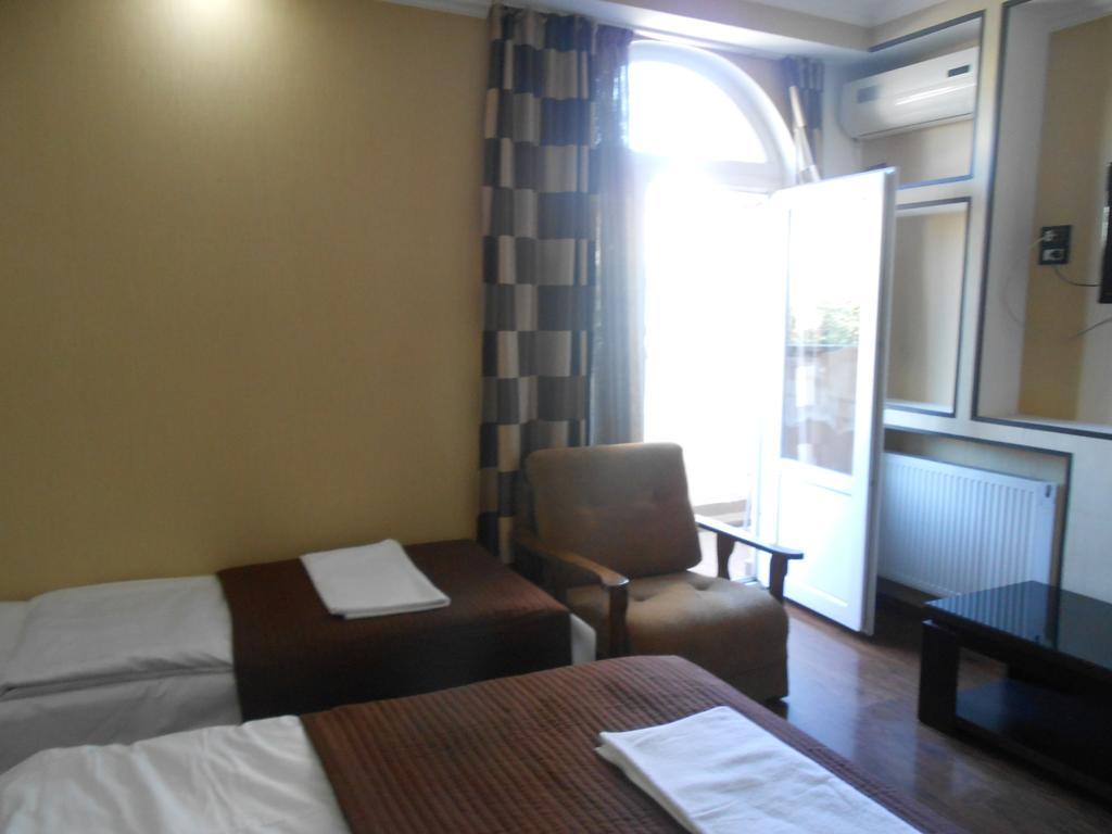 Dkd-Bridge Hotel Tbilisi Exterior foto