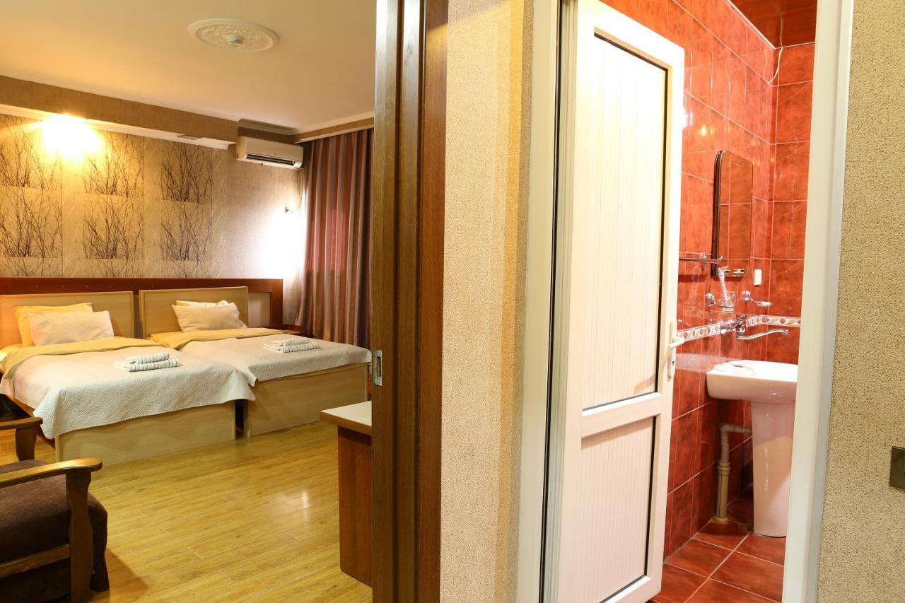 Dkd-Bridge Hotel Tbilisi Exterior foto